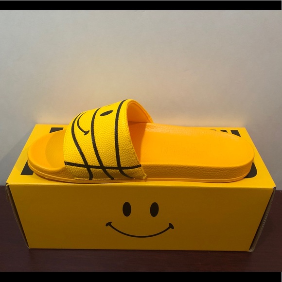 Chinatown Market Smiley Face Slide, Various Sizes - Picture 5 of 8